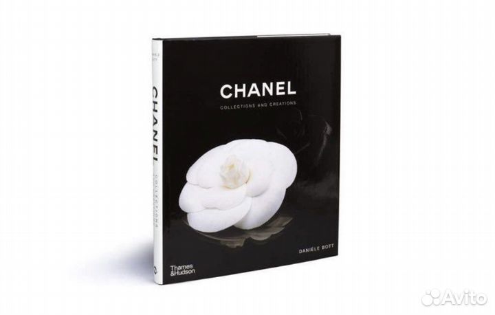 Книга «Chanel: Collections and Creations»