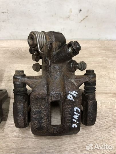 Суппорт задний Honda Civic 8 4d