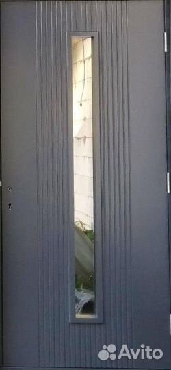 Дверь деревянная входная утеплённая с окном. дс32