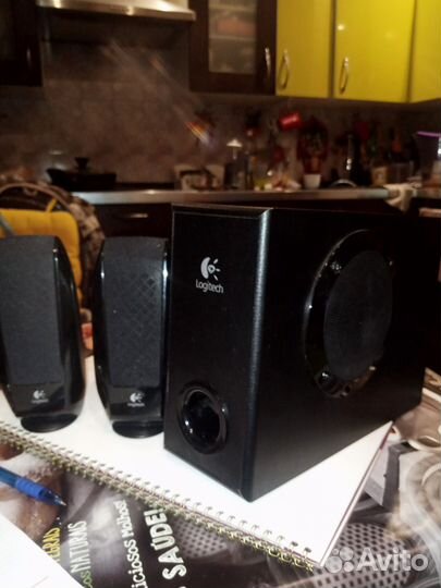 Сабвуфер и колонки logitech S220