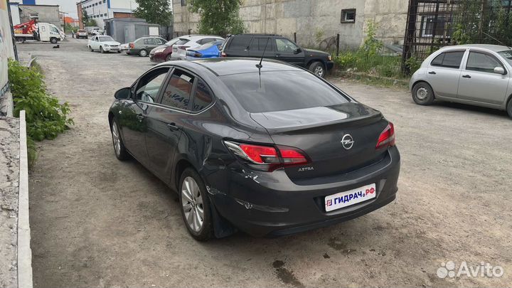 Дефлектор воздушный левый Opel Astra (J) 13417597