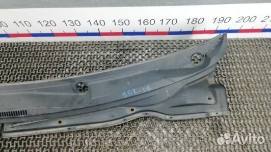 Накладка декоративная (жабо, дождевик) toyota coro