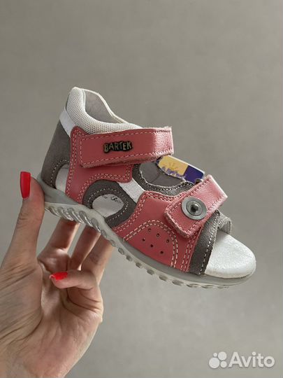 Сандалии детские новые