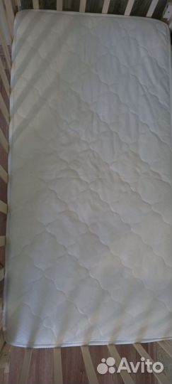 Детская кроватка с универсальным маятником