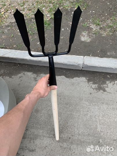 Лопаты штыковые, совковые / Вилы / Грабли / Тяпки