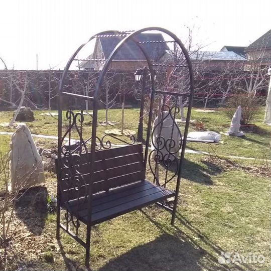 Садовая арка скамейка