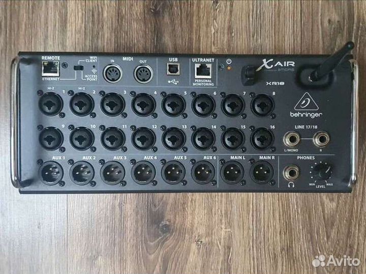 Цифровой микшер Behringer XR18