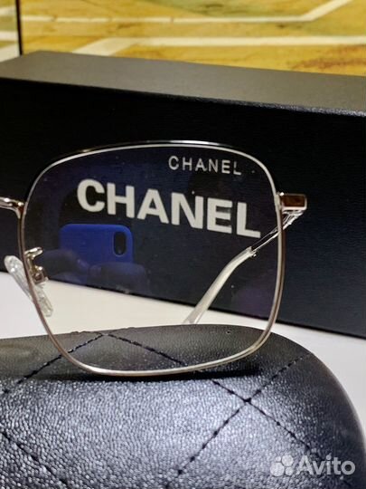 Солнцезащитные очки Chanel