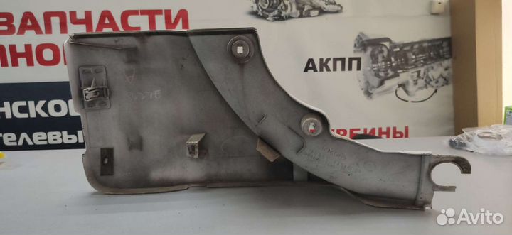 Накладка крышки багажника Toyota Rav4 30