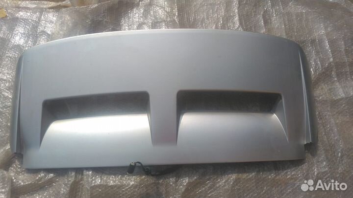 Спойлер на 5-ю дверь багажника Toyota Nadia