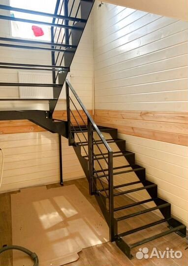 Лестница Г-образная с поворотными ступенями