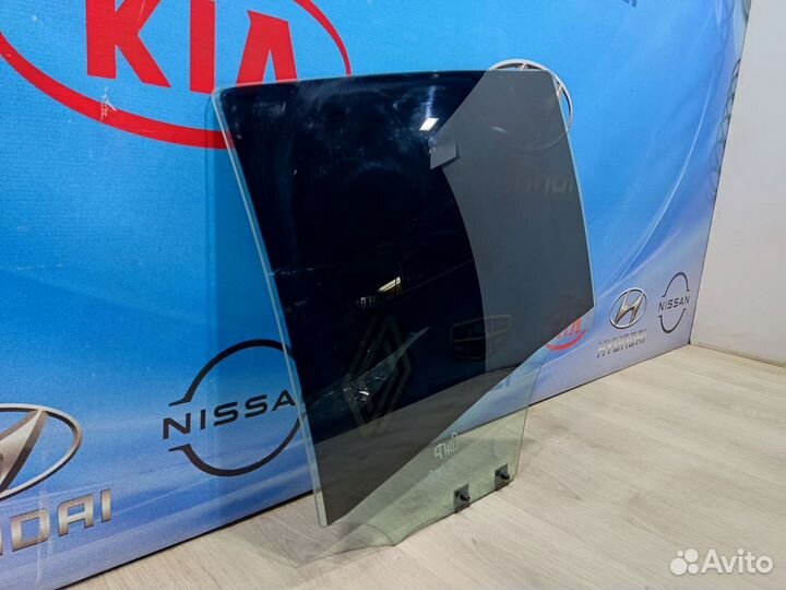 Стекло боковое двери Renault sandero Лев