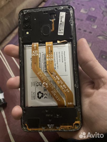 Samsung Galaxy A20, 3/32 ГБ