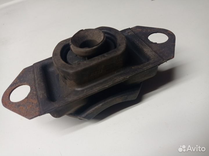 Подушка двигателя рено Сандеро