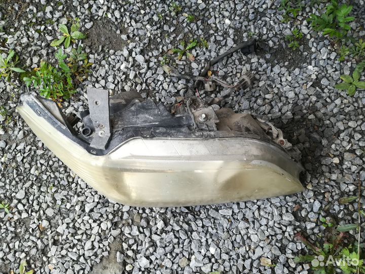 Фара передняя правая мицубиси лансер цедиа