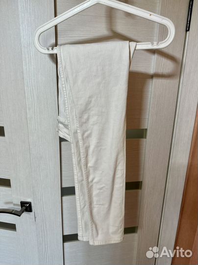 Белые брюки H&M