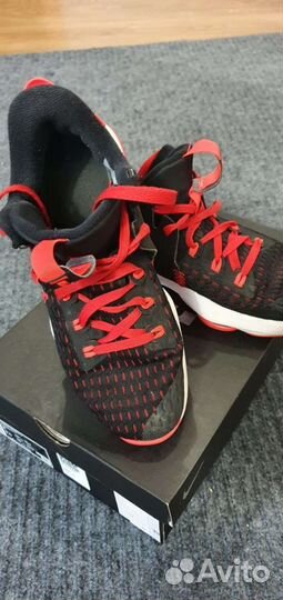 Nike lebron witness v