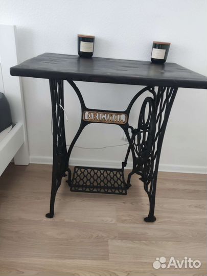 Стол с металлическим подстольем