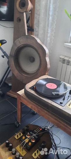 Виниловый проигрыватель
