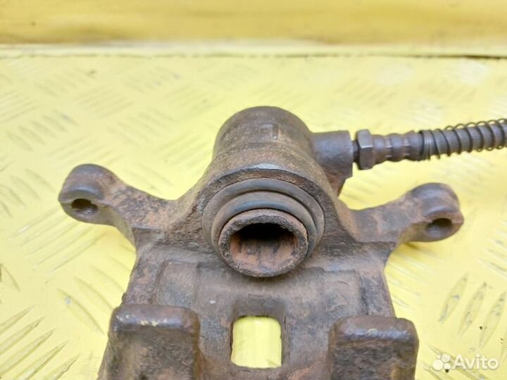 Суппорт задний левый Mitsubishi Pajero Pinin/Io