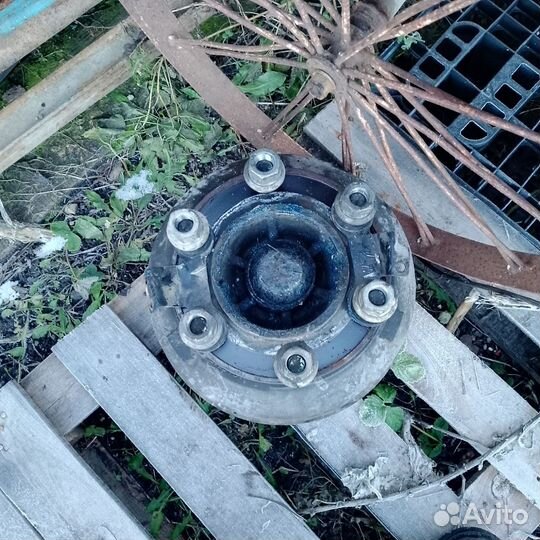 Продам передний барабан ступица на Исузи N Q R