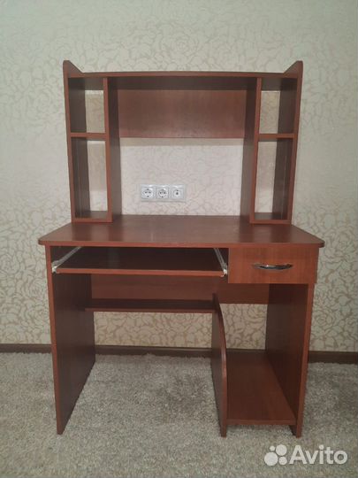 Стол компьютерный