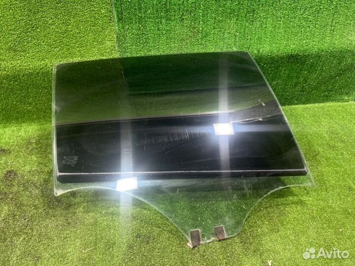 Стекло двери заднее правое Renault Megane седан 1