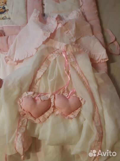 Комплект в детскую кроватку (борт, балдахин,белье)