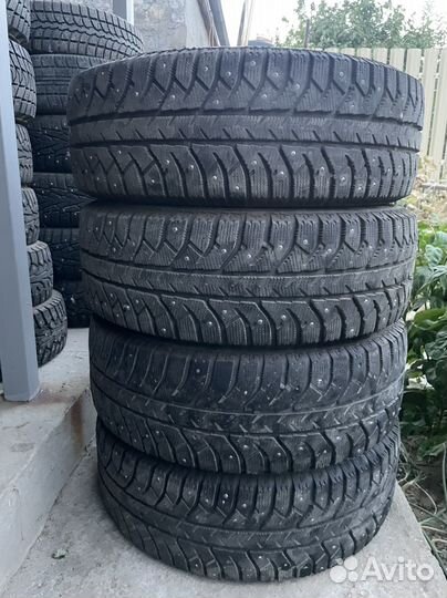 Bridgestone Ice Cruiser 7000 215/65 R16