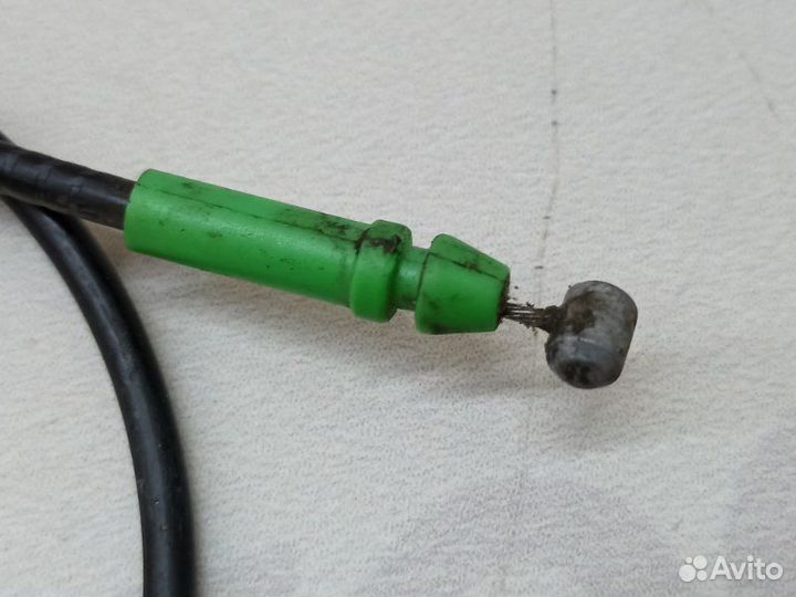 Трос замка двери передний Toyota Avensis ZZT251