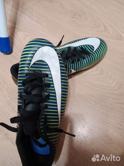 Футбольные бутсы nike