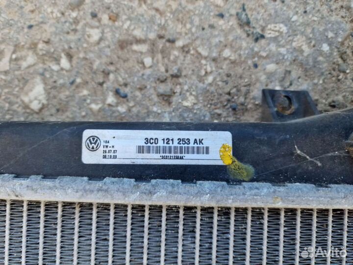 Интеркуллер / Радиатор VW Passat B6 3C0145803G