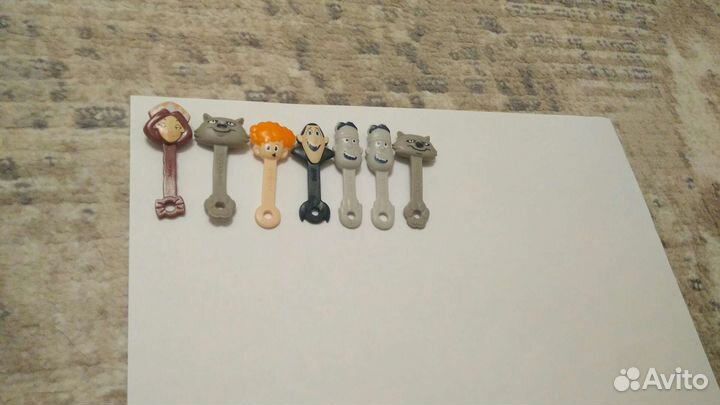 Фигурки-скрепыши из ленты,магнита,пятёрочки