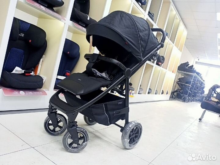 Прогулочная коляска Carrello Bravo Air Pure Black