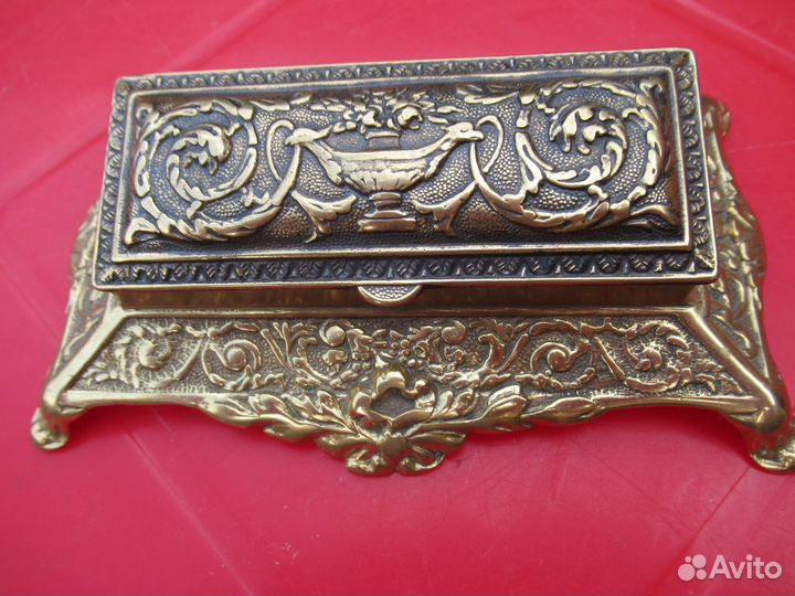 Шкатулка бронза