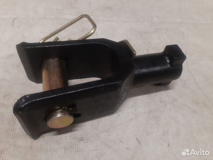 Буксировочный крюк Volvo FH FM