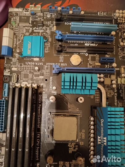 Материнская плата с процессором и памятью