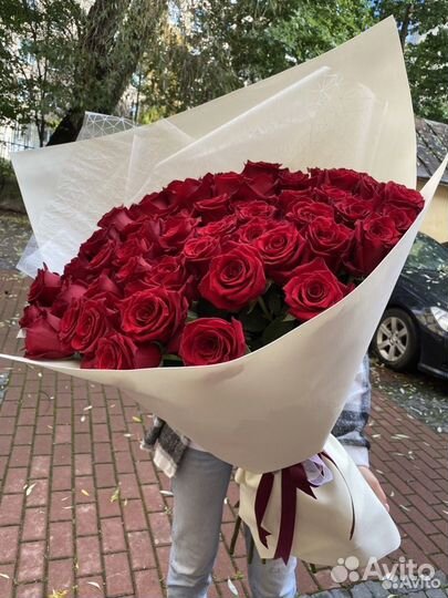 Букет из 51 высокой красной розы