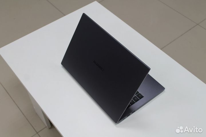 Отличный ультрабук Huawei 14