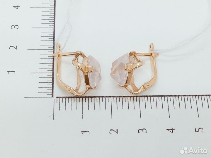 Золотые серьги с камнем