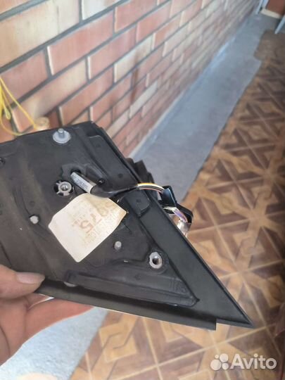 Зеркало битое левое volkswagen polo hatchback 2008