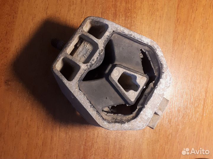 Опора кпп VAG