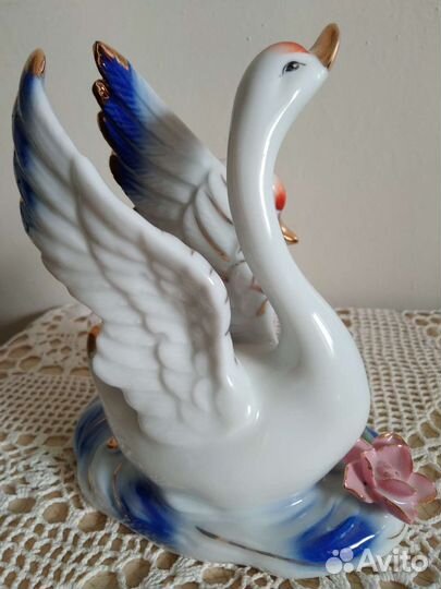 Статуэтка фарфоровая