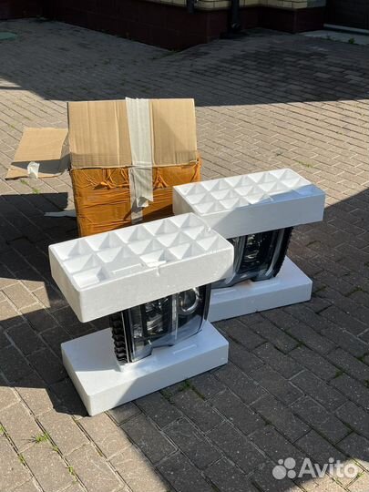 Правая фара для Chevrolet Tahoe 4 (левая продана)