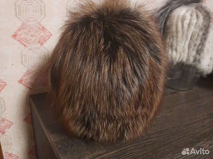 Шапки женская в отличном состоянии каждая по 1000