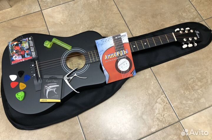 Гитара с комплектом для начинающего