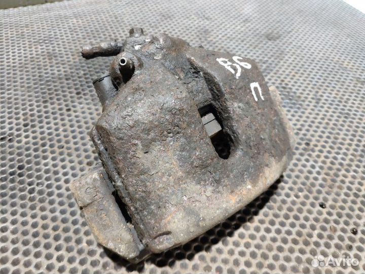 Суппорт передний передний правый Volkswagen Passat