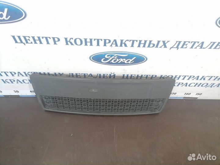Решетка в бампер центральная Ford Fusion 2002