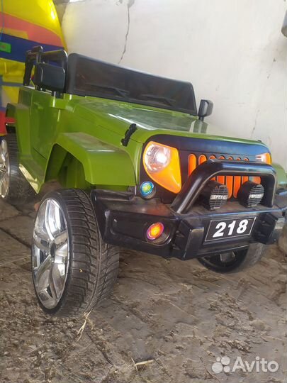 Детская машина на аккумуляторе с пультом