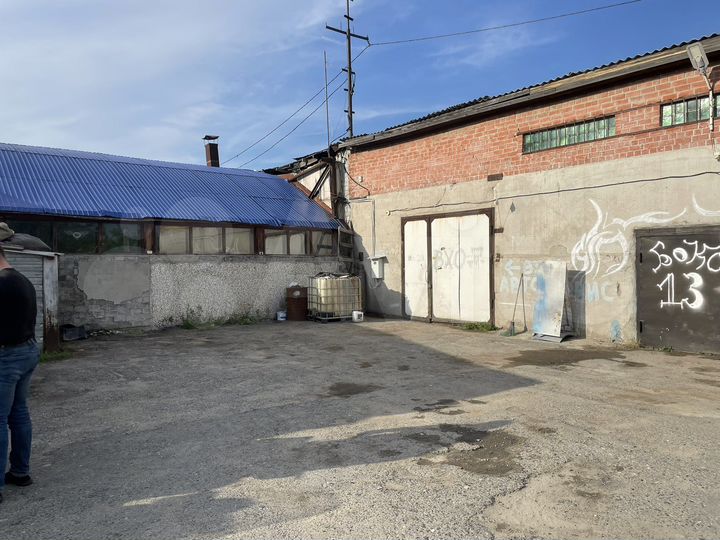 Гараж, > 30 м²